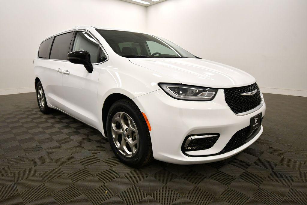 used 2024 Chrysler Pacifica car, priced at $34,565