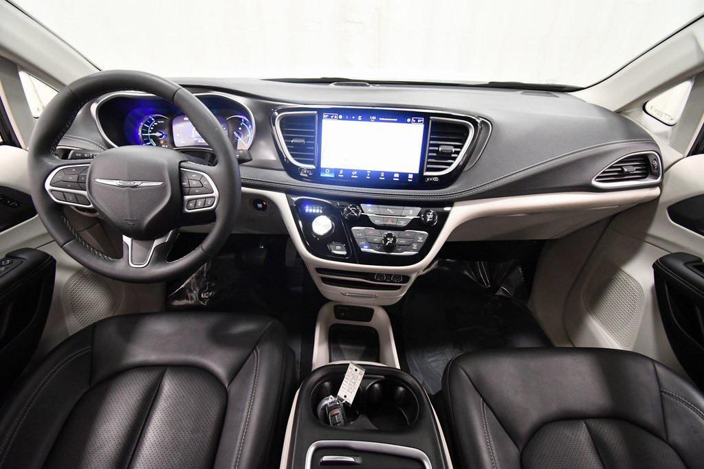 used 2024 Chrysler Pacifica Hybrid car, priced at $26,889