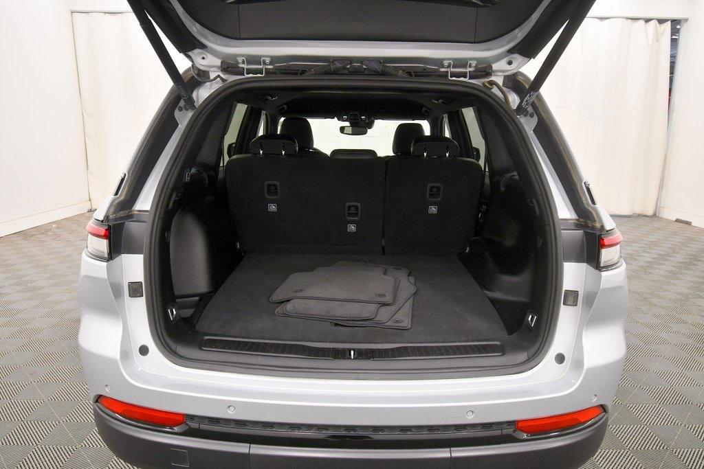 used 2024 Jeep Grand Cherokee car, priced at $29,999