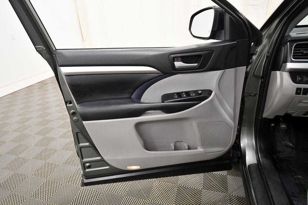 used 2019 Toyota Highlander car, priced at $24,349