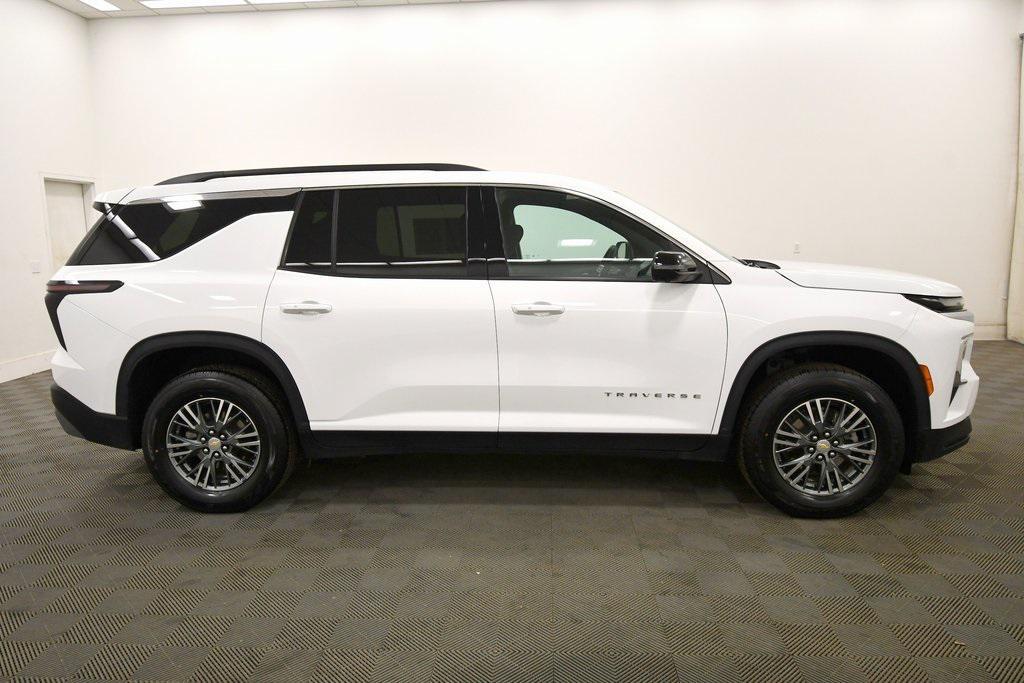 used 2024 Chevrolet Traverse car, priced at $31,499