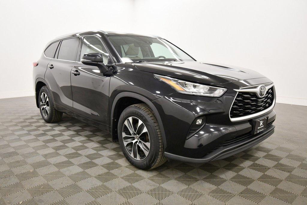 used 2020 Toyota Highlander car, priced at $29,239