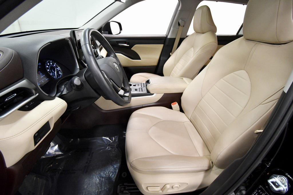used 2020 Toyota Highlander car, priced at $29,239