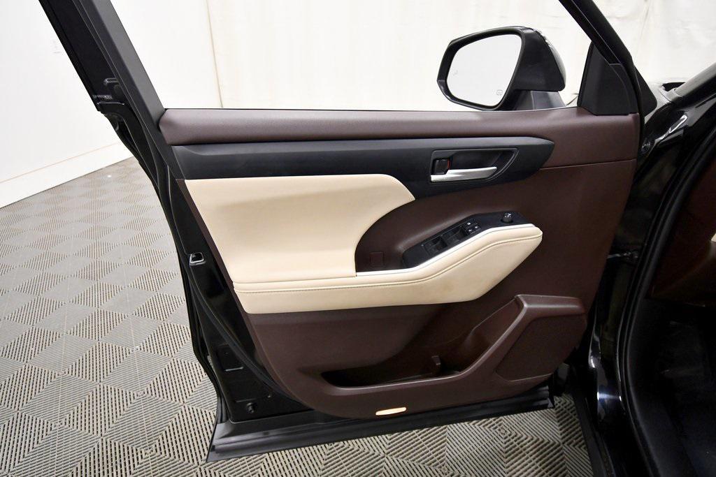 used 2020 Toyota Highlander car, priced at $29,239