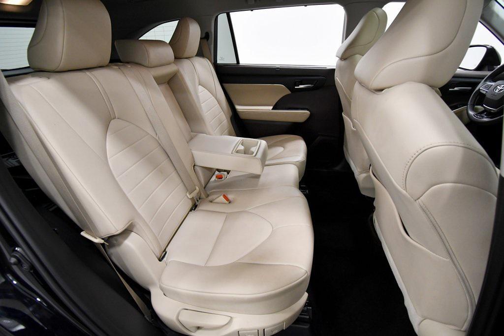 used 2020 Toyota Highlander car, priced at $29,239