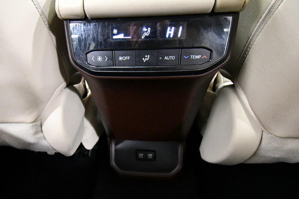 used 2020 Toyota Highlander car, priced at $29,239