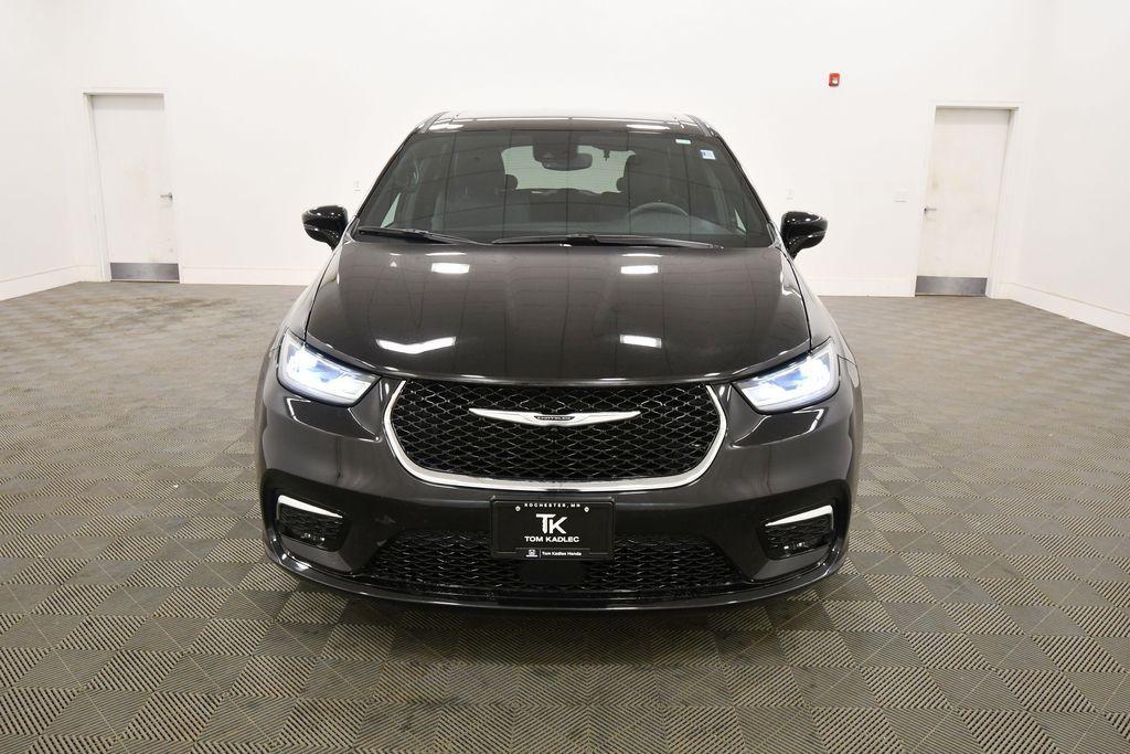used 2025 Chrysler Pacifica car, priced at $31,871