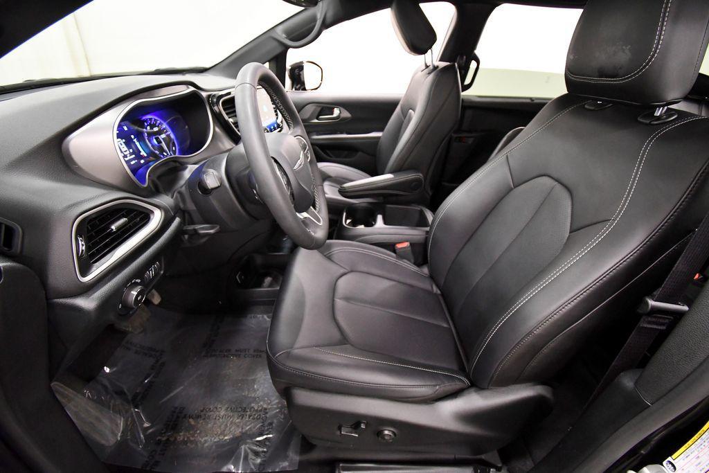 used 2025 Chrysler Pacifica car, priced at $31,871