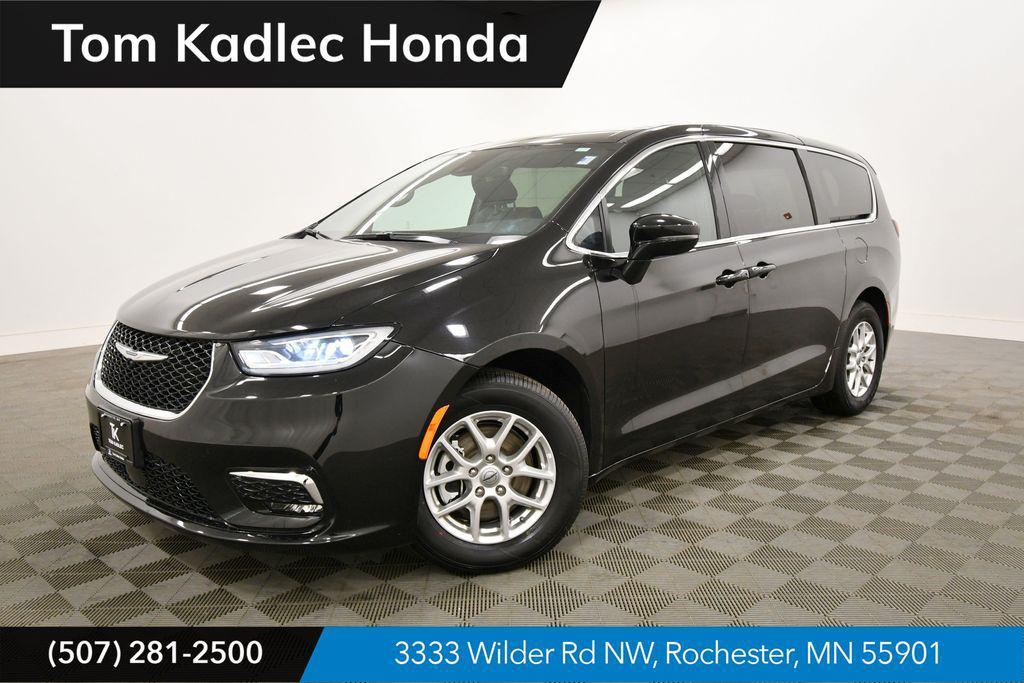 used 2025 Chrysler Pacifica car, priced at $31,871