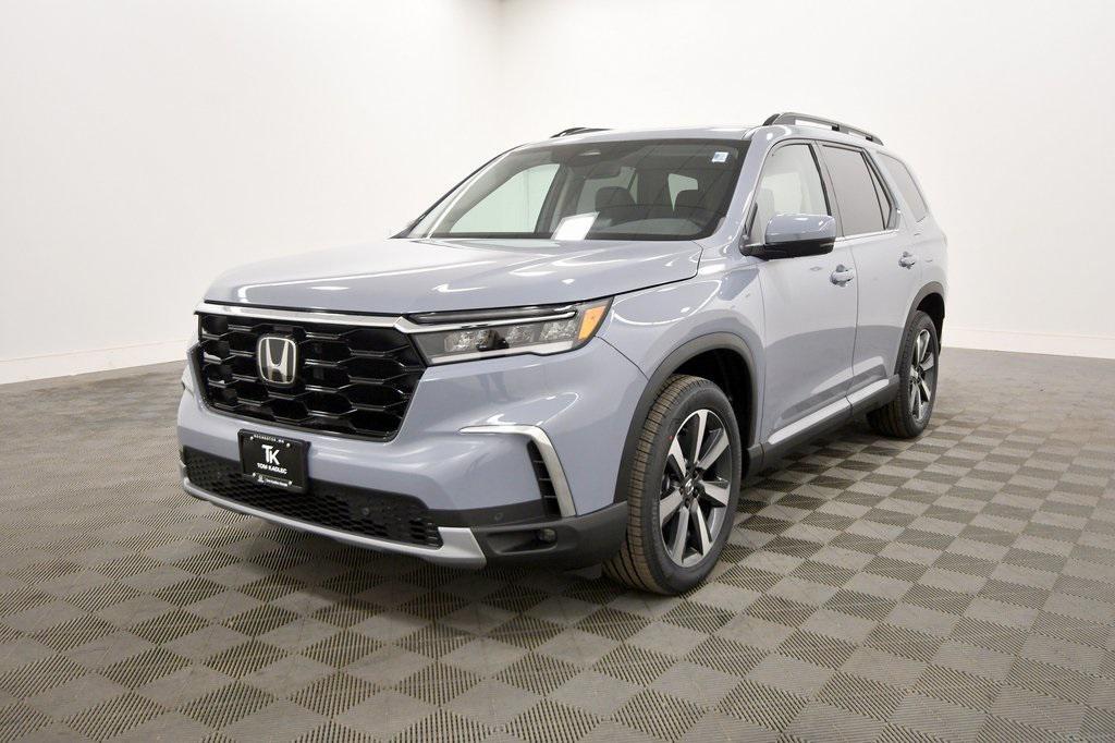 new 2025 Honda Pilot car, priced at $47,799