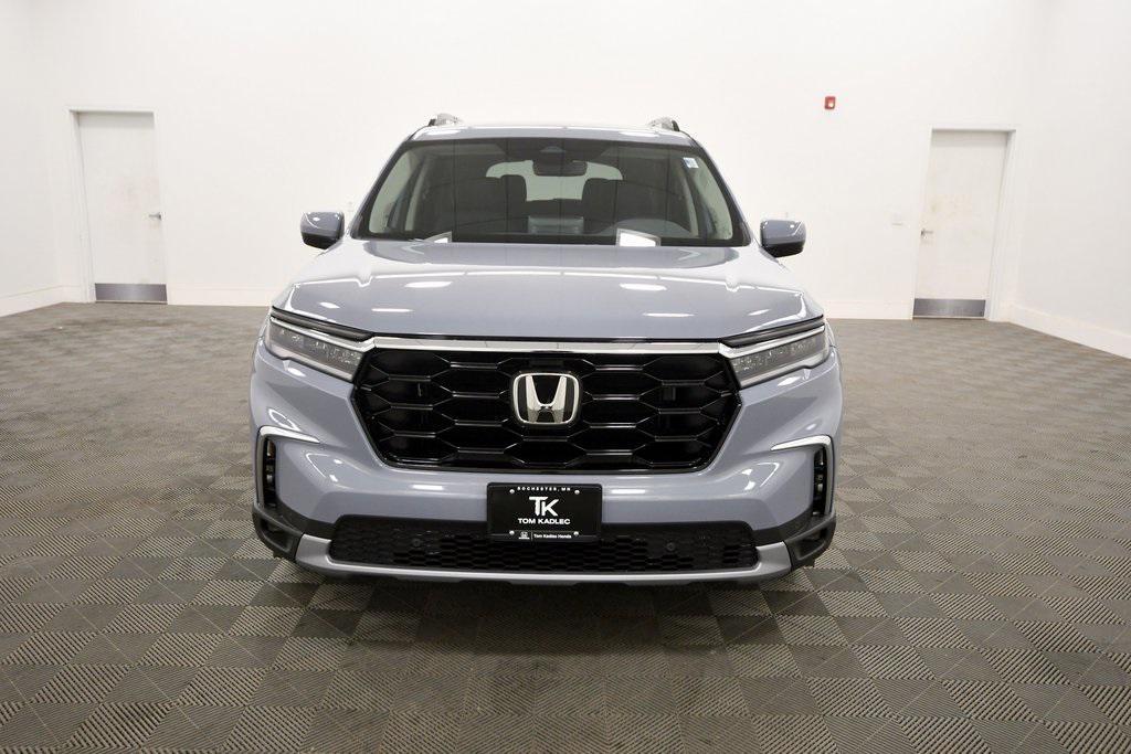 new 2025 Honda Pilot car, priced at $47,799