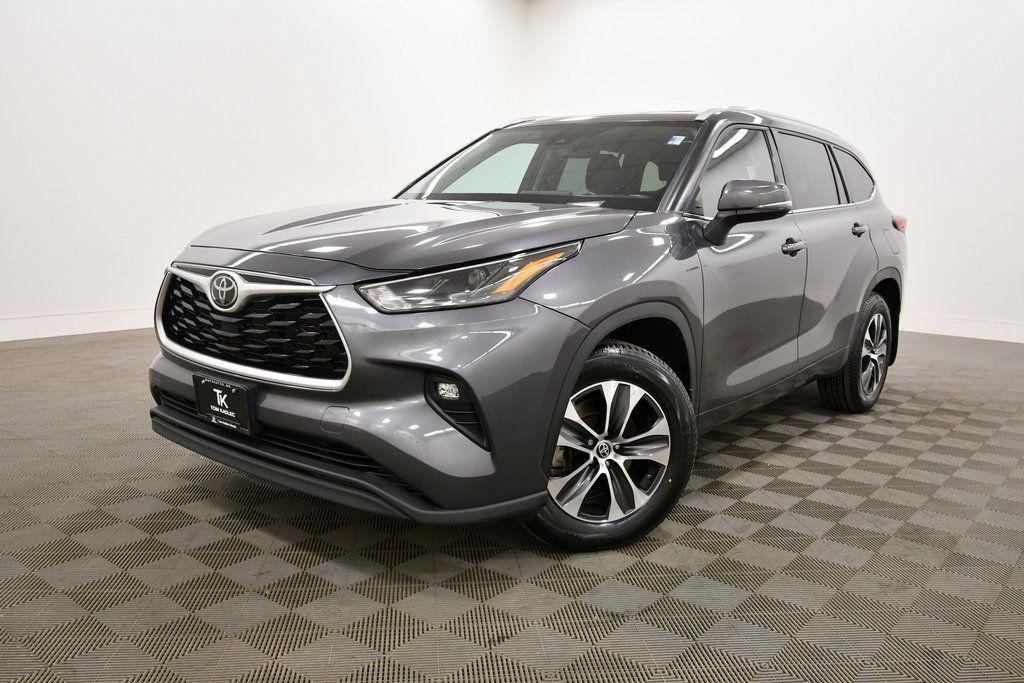 used 2022 Toyota Highlander car, priced at $35,499