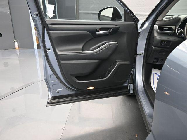 used 2023 Toyota Highlander car, priced at $34,982