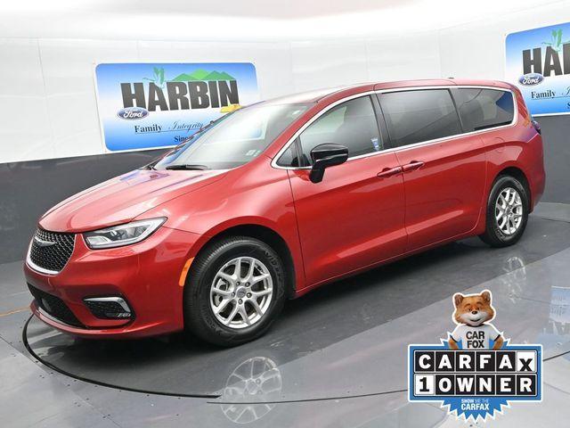 used 2025 Chrysler Pacifica car, priced at $30,982