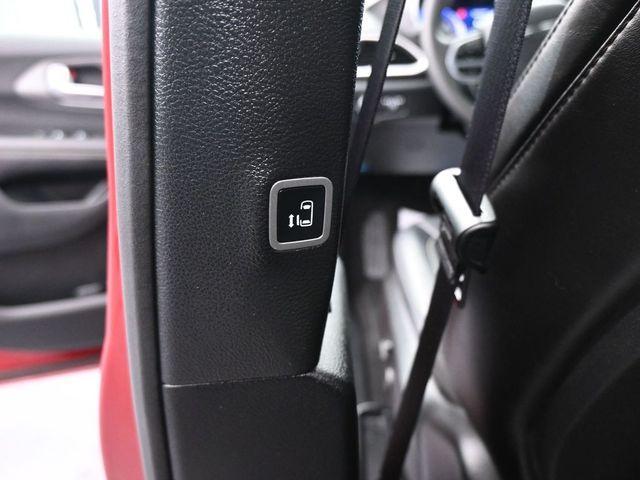 used 2025 Chrysler Pacifica car, priced at $30,982