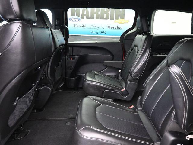 used 2025 Chrysler Pacifica car, priced at $30,982