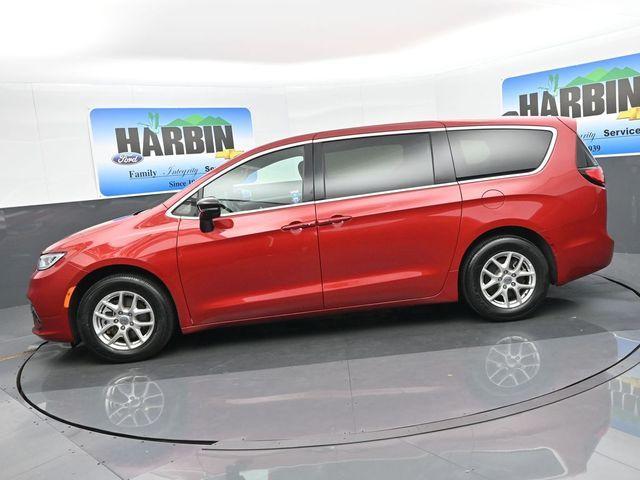 used 2025 Chrysler Pacifica car, priced at $30,982