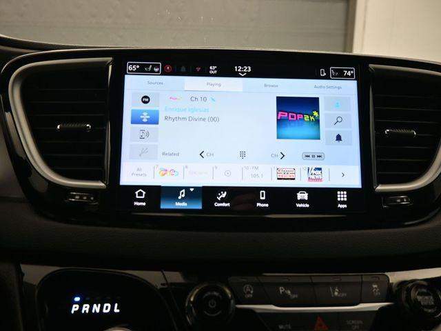used 2025 Chrysler Pacifica car, priced at $30,982