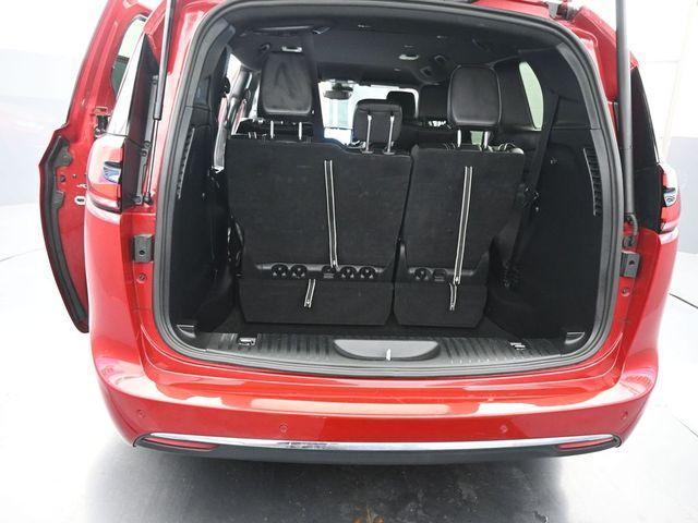 used 2025 Chrysler Pacifica car, priced at $30,982