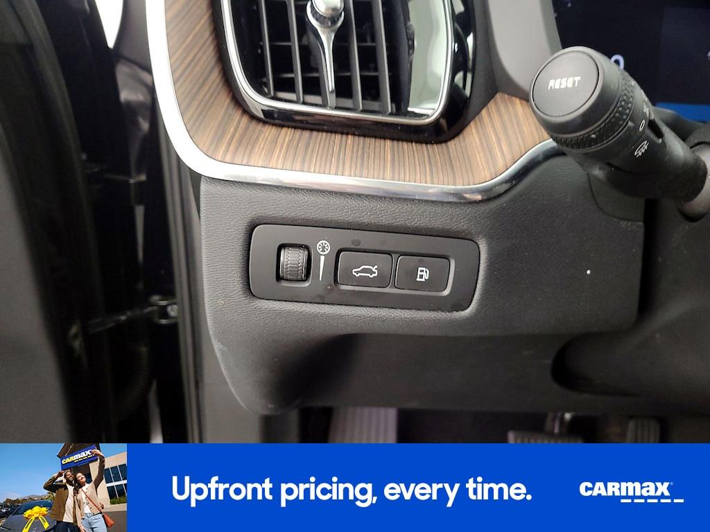 used 2022 Volvo XC60 Recharge Plug-In Hybrid car, priced at $35,998