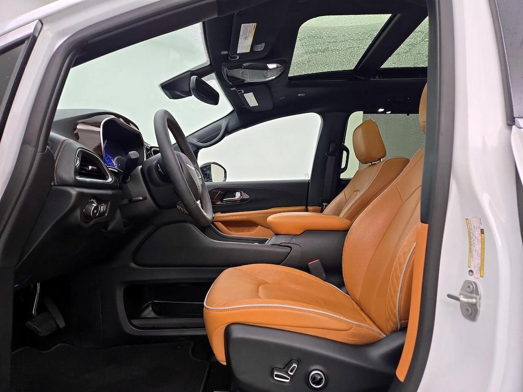 used 2023 Chrysler Pacifica Hybrid car, priced at $39,998