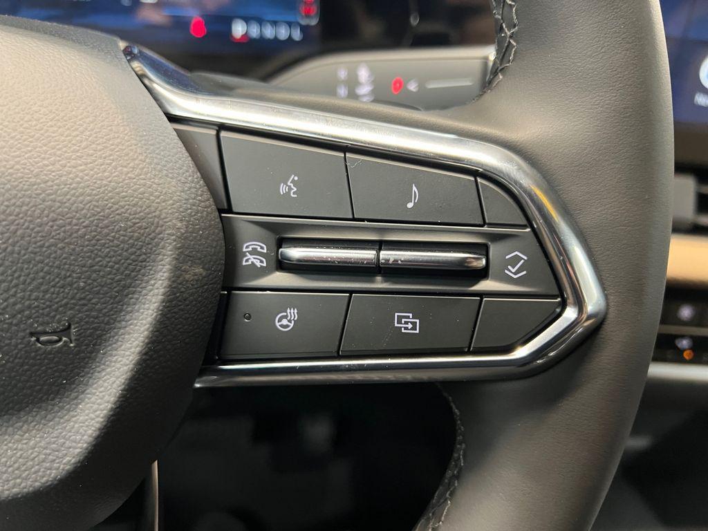 new 2025 Chevrolet Equinox car, priced at $40,370