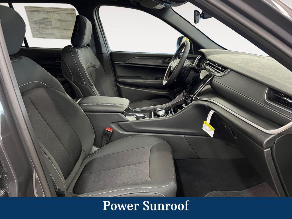 new 2025 Jeep Grand Cherokee car, priced at $37,988