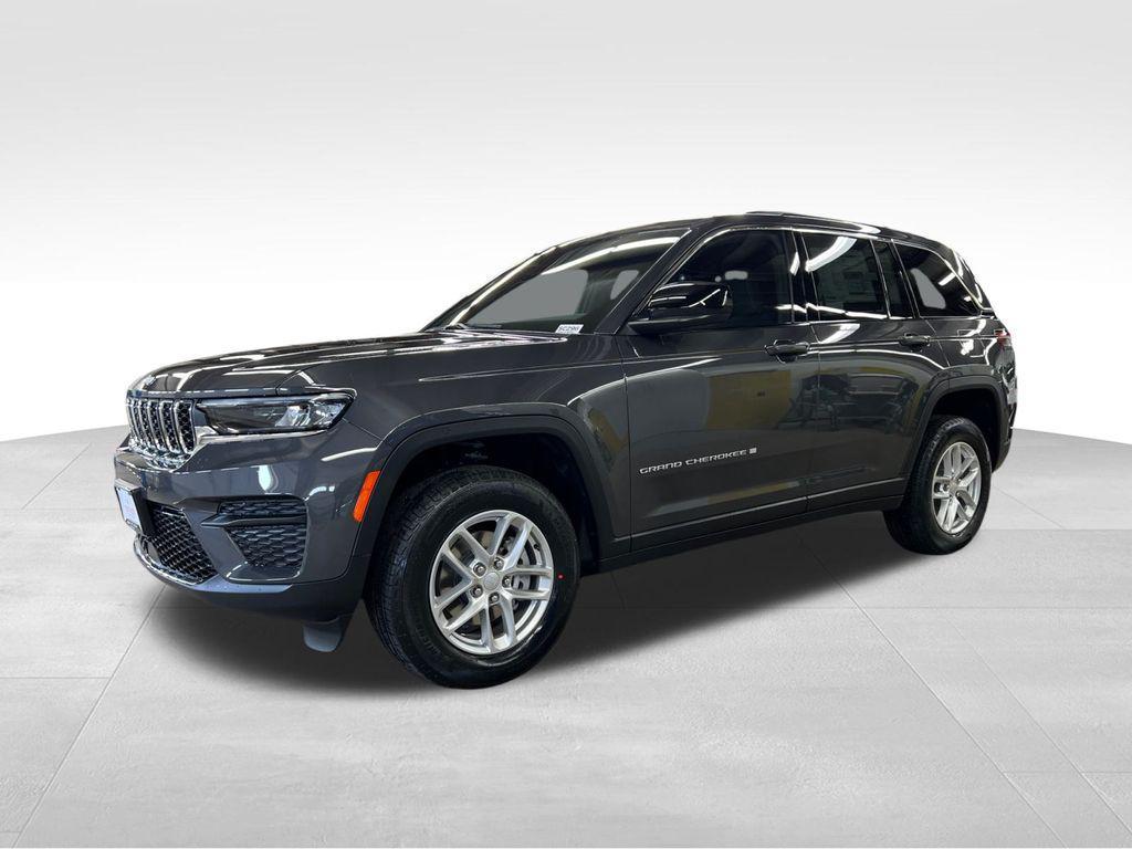 new 2025 Jeep Grand Cherokee car, priced at $37,988