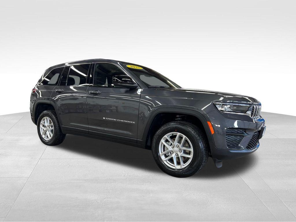 new 2025 Jeep Grand Cherokee car, priced at $37,988