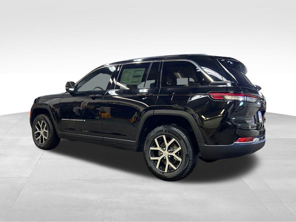 new 2025 Jeep Grand Cherokee car, priced at $50,805