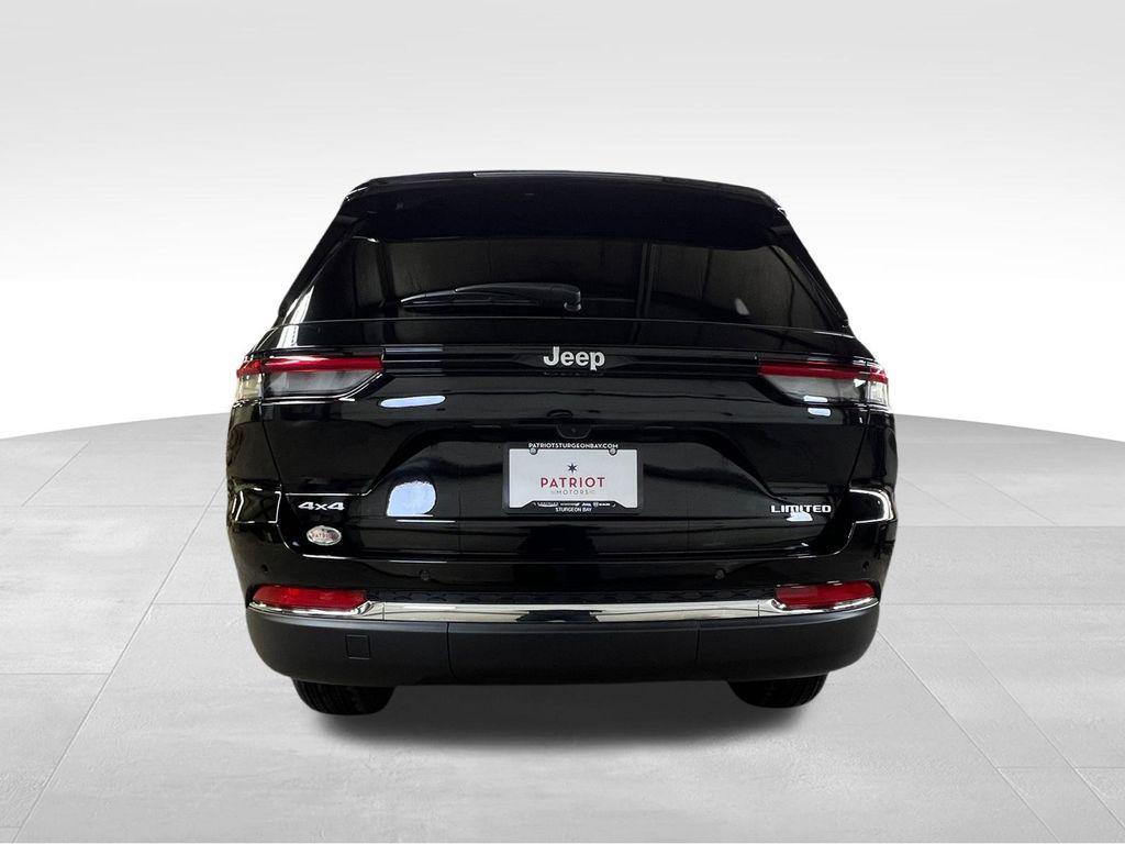 new 2025 Jeep Grand Cherokee car, priced at $40,343