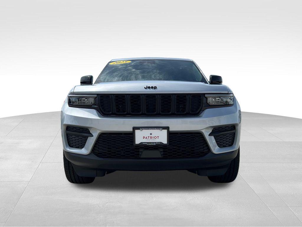 new 2025 Jeep Grand Cherokee car, priced at $48,750