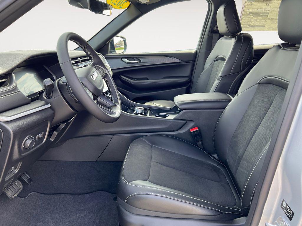 new 2025 Jeep Grand Cherokee car, priced at $48,750