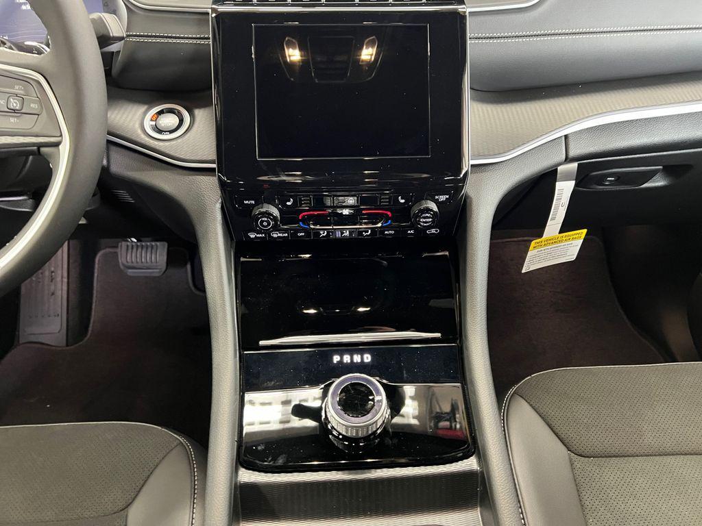 new 2025 Jeep Grand Cherokee car, priced at $44,987