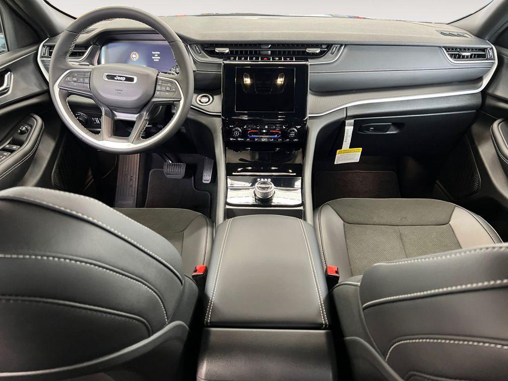 new 2025 Jeep Grand Cherokee car, priced at $44,987
