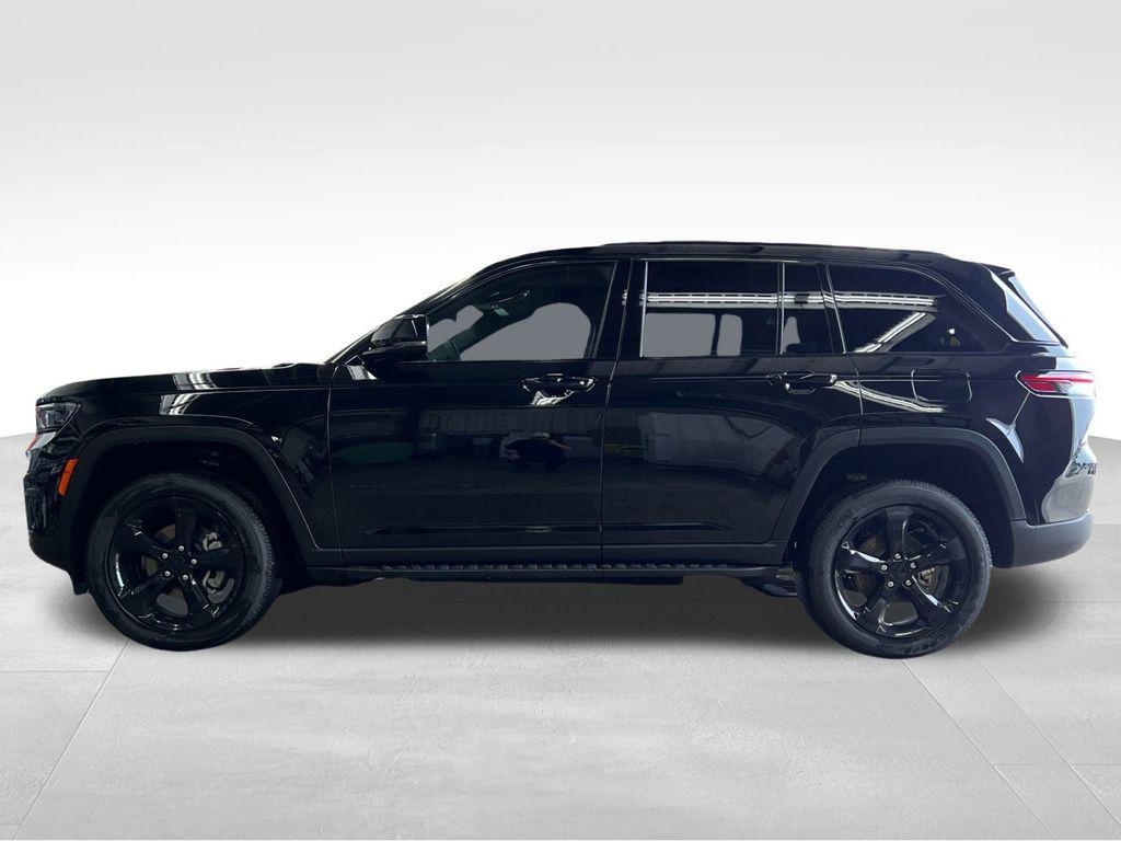 new 2025 Jeep Grand Cherokee car, priced at $44,987
