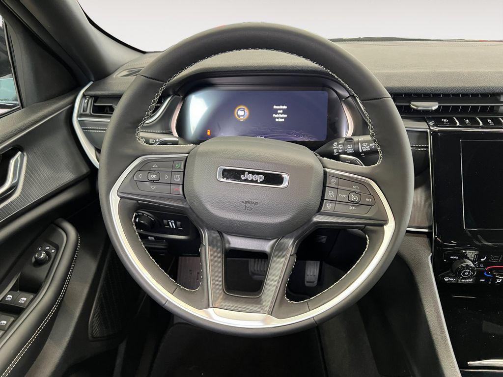 new 2025 Jeep Grand Cherokee car, priced at $44,987