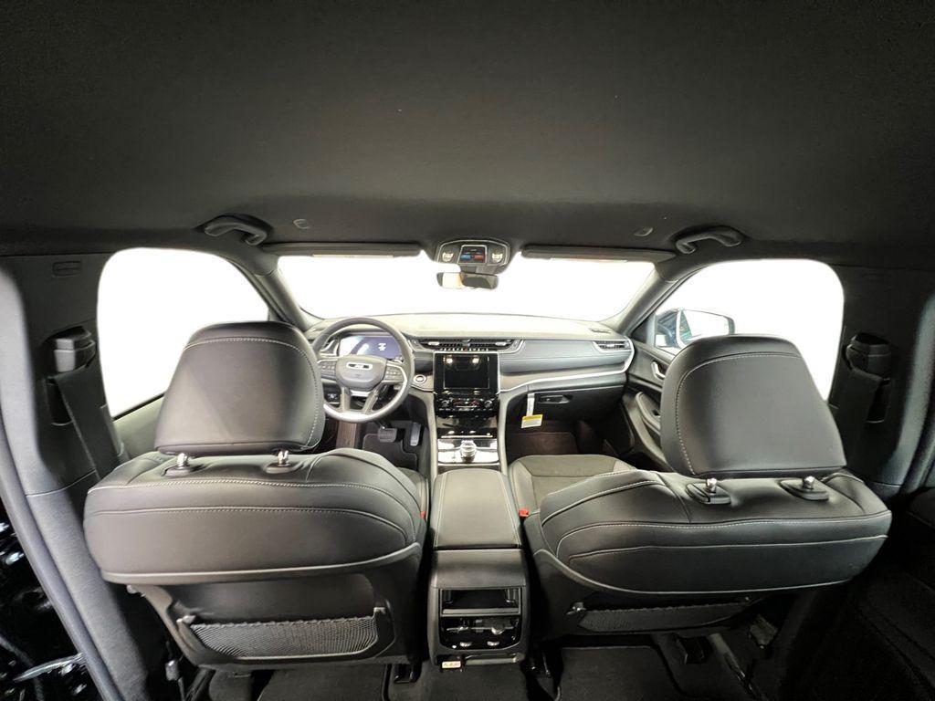 new 2025 Jeep Grand Cherokee car, priced at $44,987