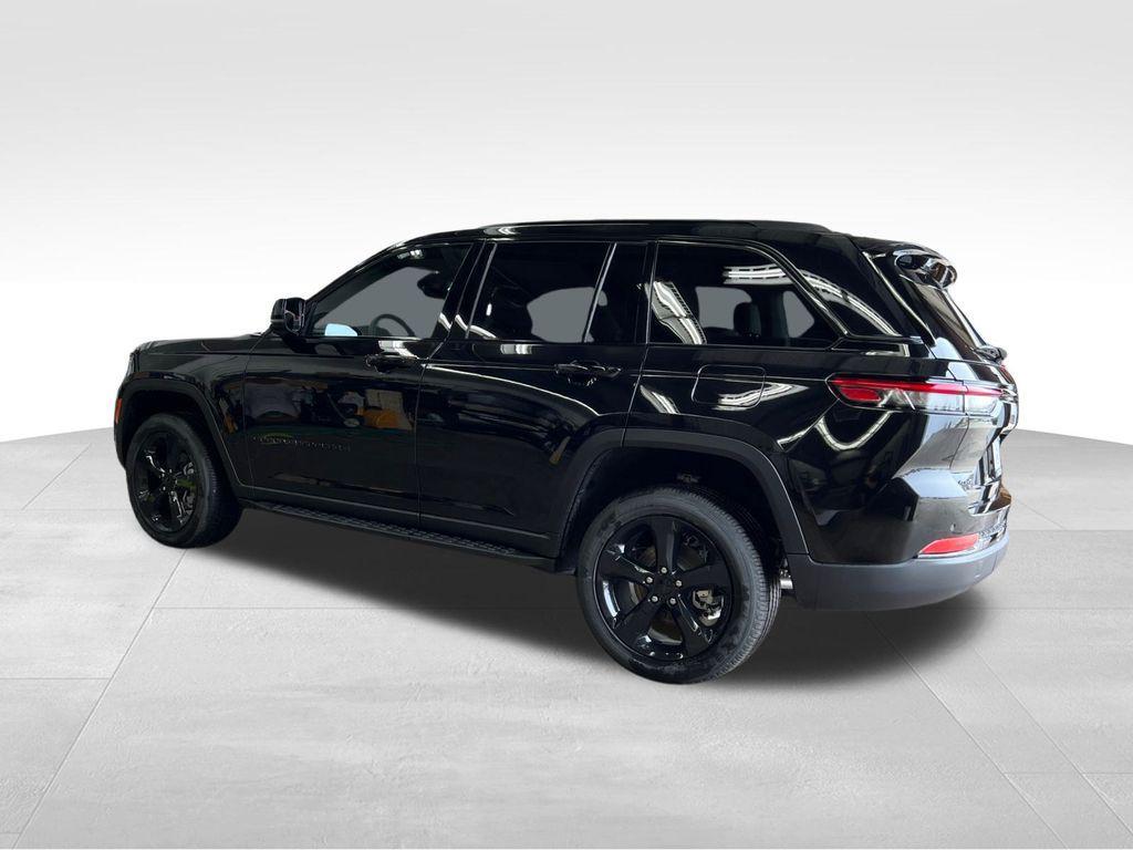 new 2025 Jeep Grand Cherokee car, priced at $44,987