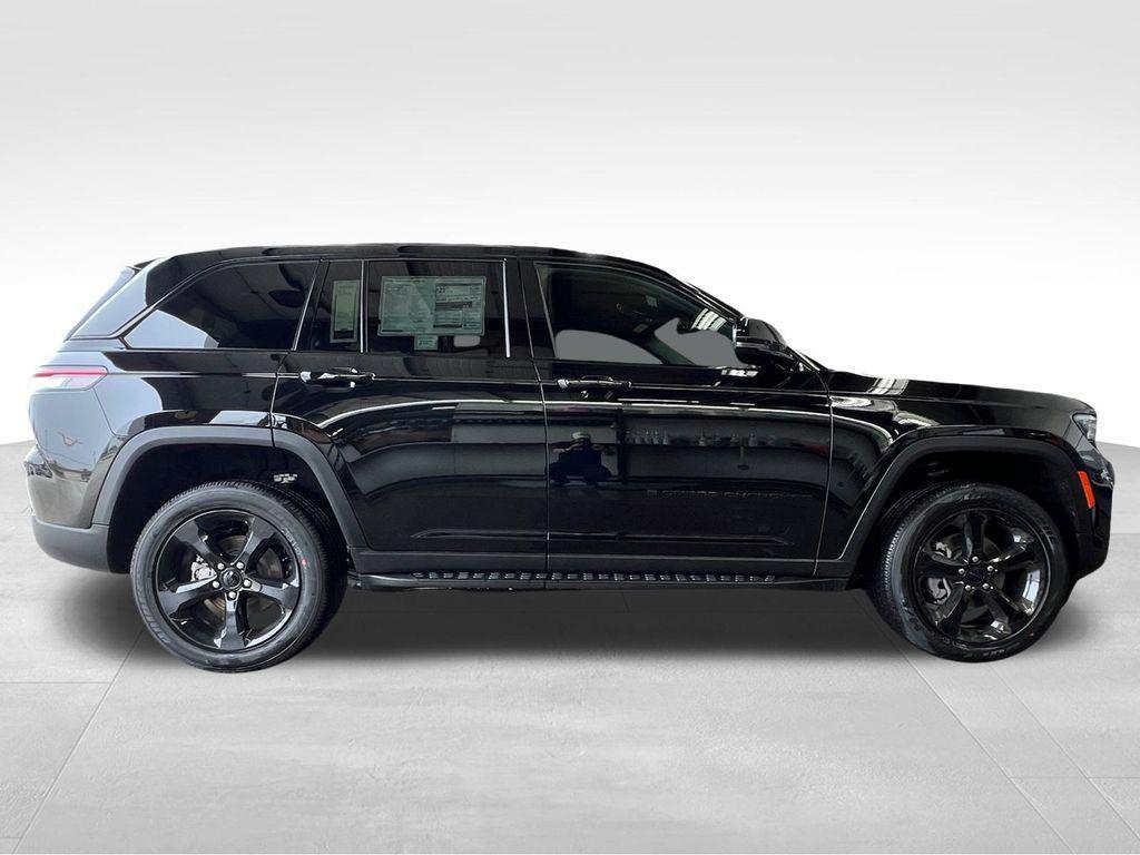 new 2025 Jeep Grand Cherokee car, priced at $44,987