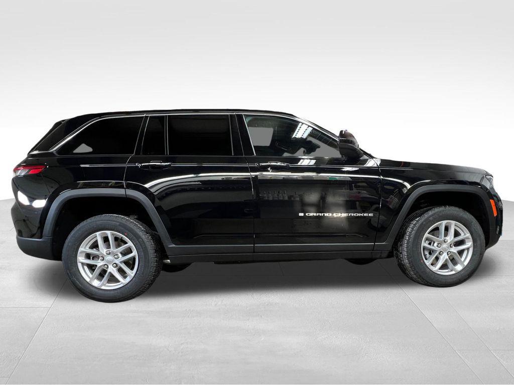 new 2025 Jeep Grand Cherokee car, priced at $39,170