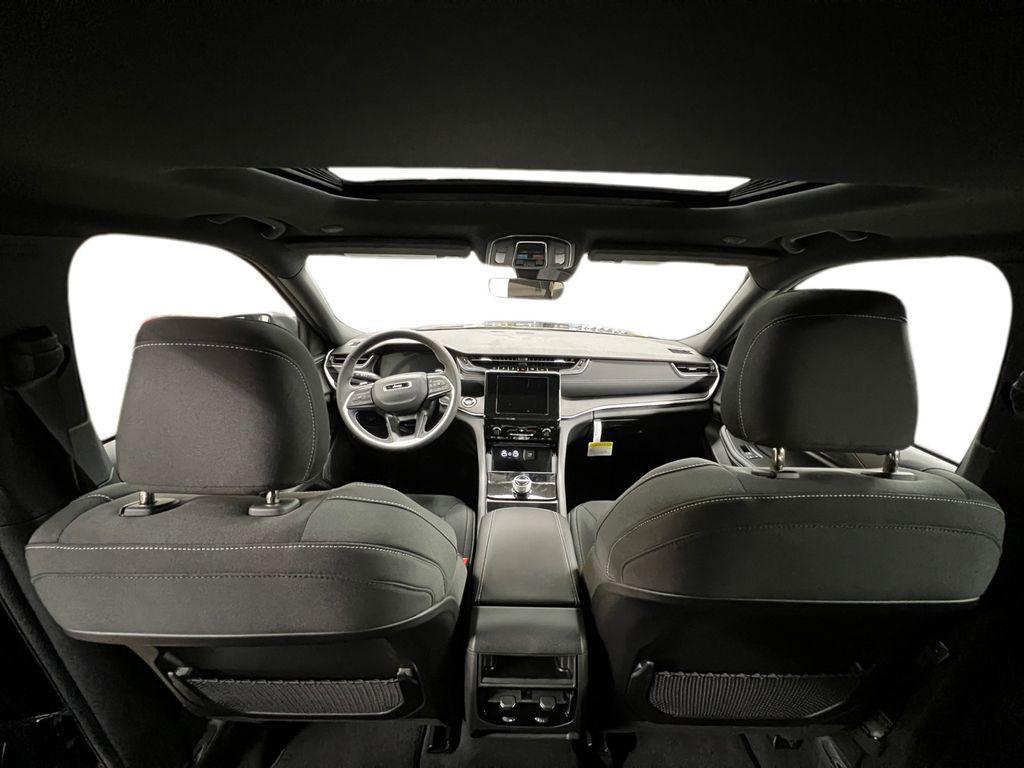 new 2025 Jeep Grand Cherokee car, priced at $39,170