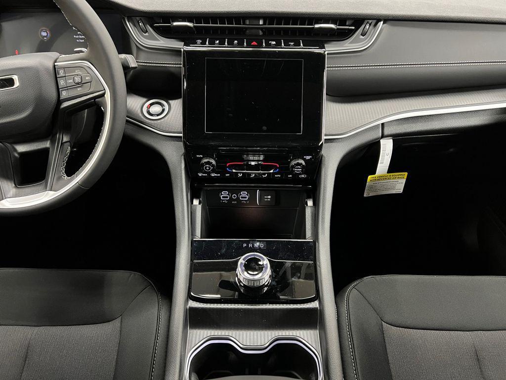 new 2025 Jeep Grand Cherokee car, priced at $39,170