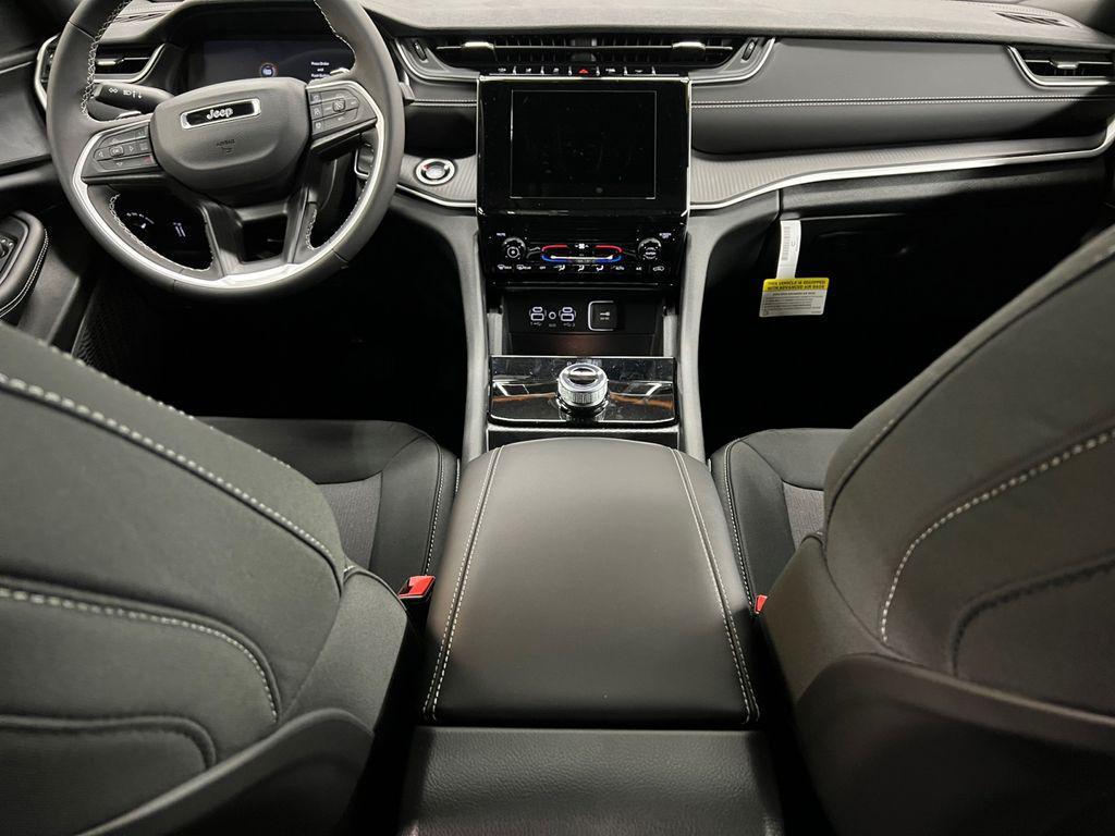new 2025 Jeep Grand Cherokee car, priced at $39,170