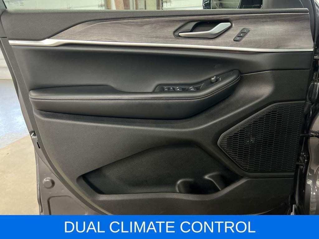 used 2024 Jeep Grand Cherokee L car, priced at $33,146