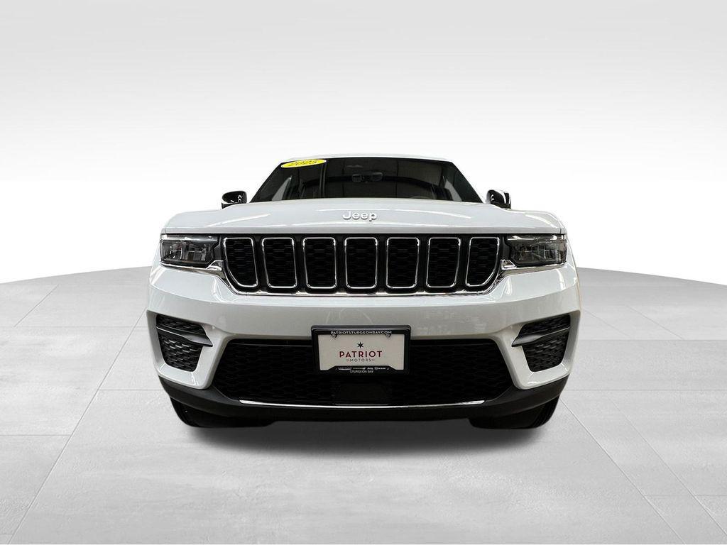 new 2025 Jeep Grand Cherokee car, priced at $44,570