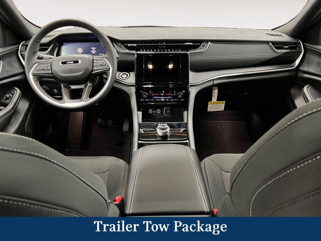 new 2025 Jeep Grand Cherokee car, priced at $44,570