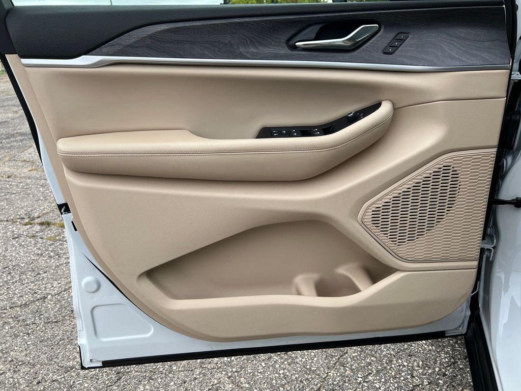 used 2025 Jeep Grand Cherokee L car, priced at $39,965