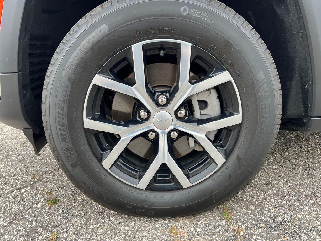 used 2025 Jeep Grand Cherokee L car, priced at $39,965