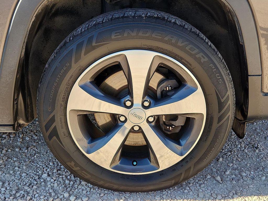 used 2020 Jeep Cherokee car, priced at $18,998